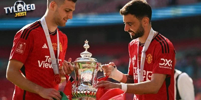 Bật mí hợp đồng giữa Mateta với MU