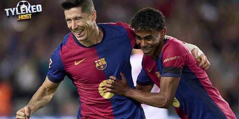 Lewandowski tính đường mới, Neto được Rosenior khai mở